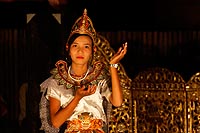Myanmar Birmanie experience : spectacle de danses traditionnelles, Bagan